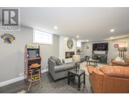 697 BARKER STREET - 36