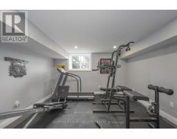 697 BARKER STREET - 40
