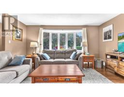 77 SOUTHVIEW CRESCENT - 10