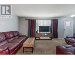 17 CARRIE CRESCENT - 23