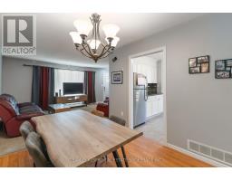 17 CARRIE CRESCENT - 32