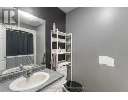 17 CARRIE CRESCENT - 34