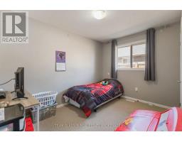17 CARRIE CRESCENT - 41