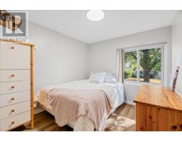 34 STANHOPE CRESCENT - 13