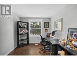 90 EDMUNDS CRESCENT - 21