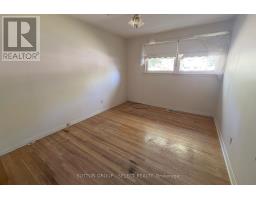 110 LAURENTIAN DRIVE N - 15