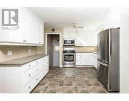 110 LAURENTIAN DRIVE N - 3