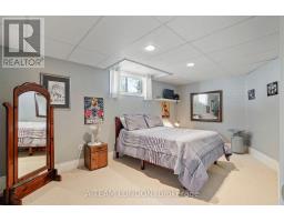 12 HUNTINGTON TERRACE - 32