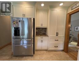 28 SINCLAIR CRESCENT - 10