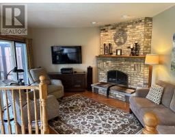 28 SINCLAIR CRESCENT - 12