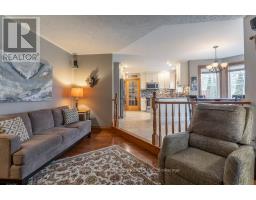 28 SINCLAIR CRESCENT - 13