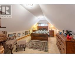 28 SINCLAIR CRESCENT - 17