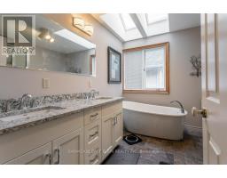 28 SINCLAIR CRESCENT - 19