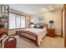 28 SINCLAIR CRESCENT - 22