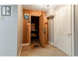 28 SINCLAIR CRESCENT - 26