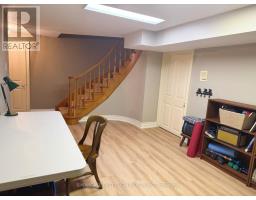 28 SINCLAIR CRESCENT - 27