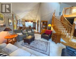 28 SINCLAIR CRESCENT - 6