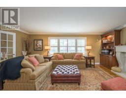 272 COMMISSIONERS ROAD E - 14