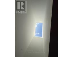 17 VINCENT CRESCENT S - 27