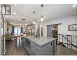 697 BARKER STREET - 12
