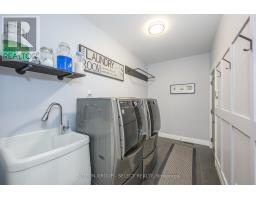 697 BARKER STREET - 18