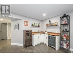 697 BARKER STREET - 20