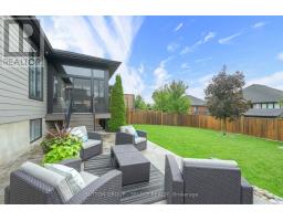 697 BARKER STREET - 32