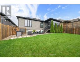 697 BARKER STREET - 35