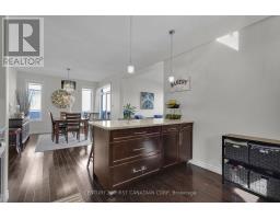 916 ROULSTON STREET - 10