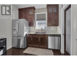 916 ROULSTON STREET - 8