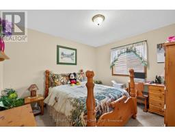 19 HEMLOCK BOULEVARD - 17
