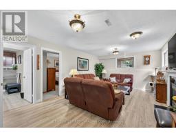 19 HEMLOCK BOULEVARD - 25