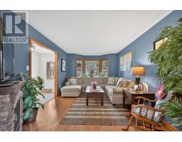 19 HEMLOCK BOULEVARD - 5