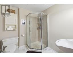 125 GIBSON CRESCENT - 33