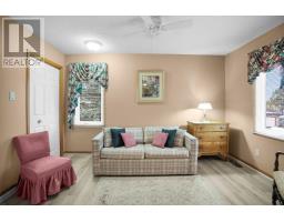 37 VIRGINIA CRESCENT - 38