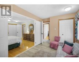 37 VIRGINIA CRESCENT - 40