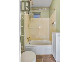 11 FOREST AVENUE - 16