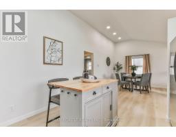 32 MARY STREET E - 11