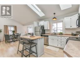 32 MARY STREET E - 12