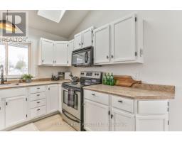 32 MARY STREET E - 13