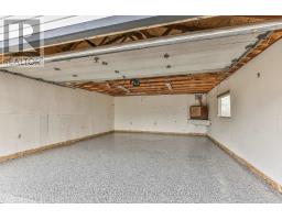 32 MARY STREET E - 36