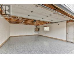 32 MARY STREET E - 37