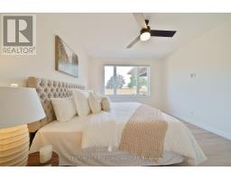 8 - 32 POSTMA CRESCENT - 18