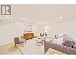 8 - 32 POSTMA CRESCENT - 24