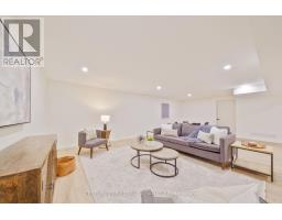 8 - 32 POSTMA CRESCENT - 25