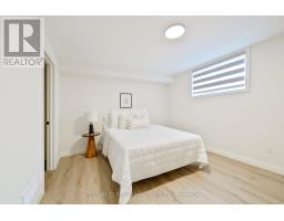 8 - 32 POSTMA CRESCENT - 27