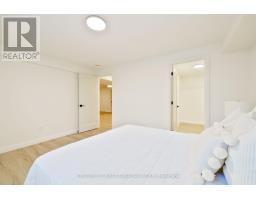 8 - 32 POSTMA CRESCENT - 28