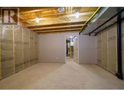 8 - 32 POSTMA CRESCENT - 30