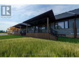 8 - 32 POSTMA CRESCENT - 32