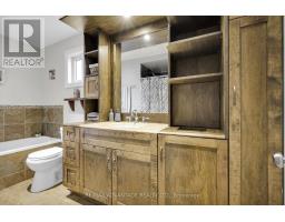 443 SANDRINGHAM CRESCENT - 25